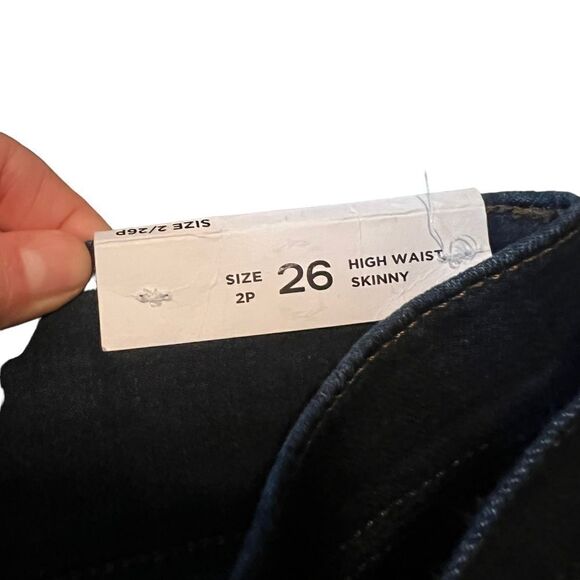 NWT! Loft dark wash belted jeans. Size 2P - Picture 3 of 9